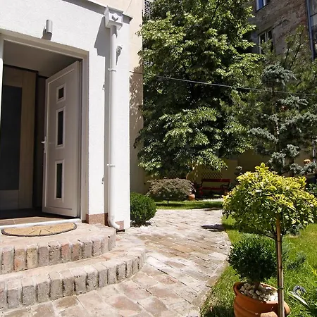 And Blue Garden Apartman Belgrade