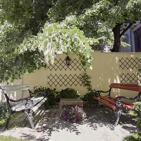 And Blue Garden Apartman