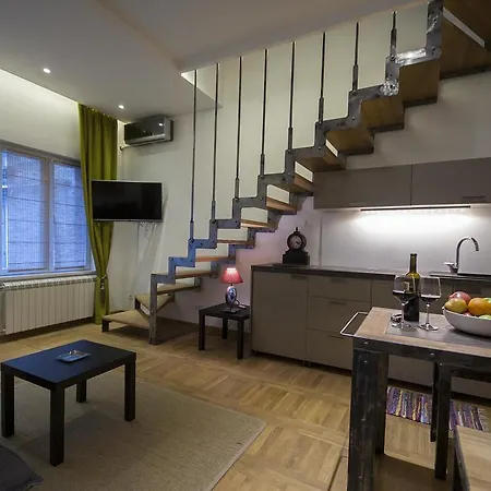 And Blue Garden Apartman *